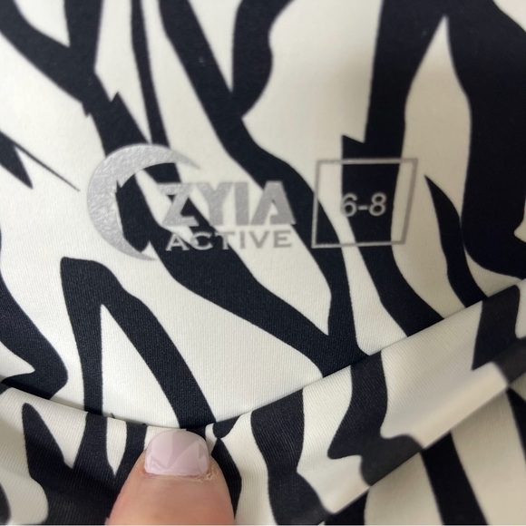 Zyia Active Safari Pocket High Rise 7/8 Leggings Zebra Print Size 6-8 - Picture 6 of 6